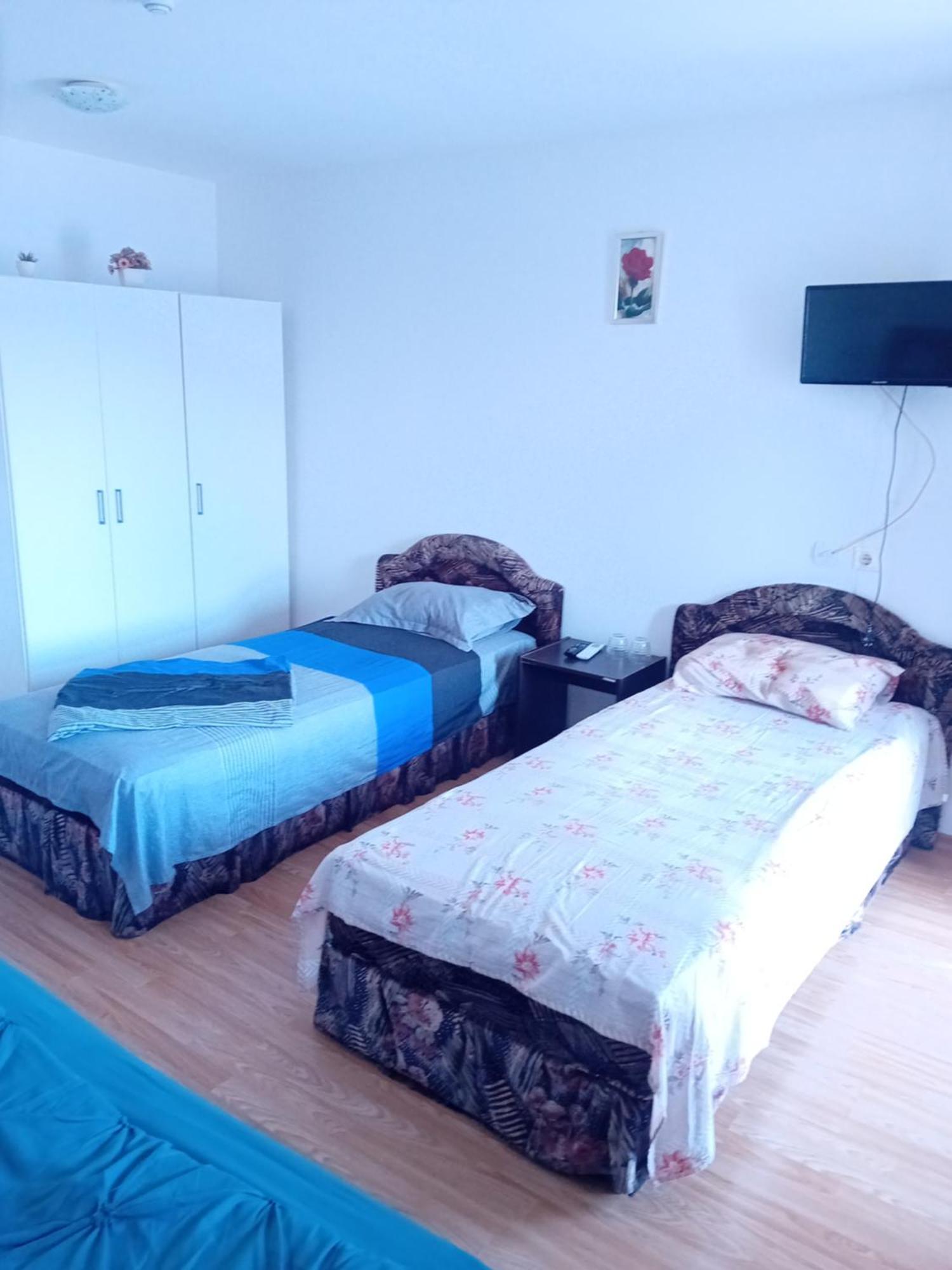 Hotel Lebada Neagra Schitu Esterno foto
